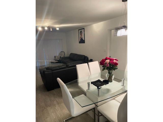  2 BR,  2.00 BTH &nbsp; style home in Weston