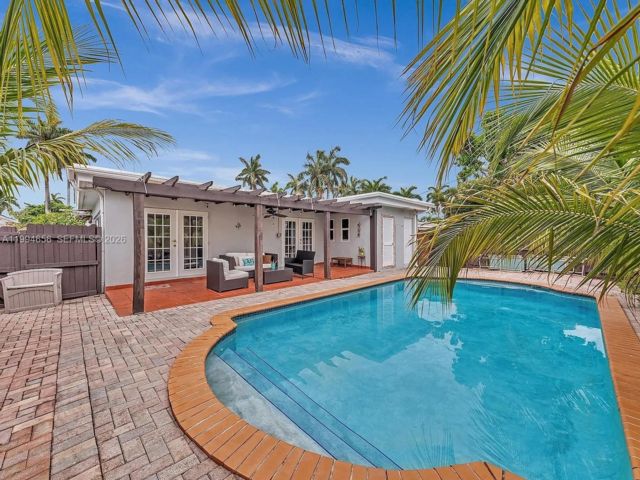  4 BR,  3.50 BTH &nbsp; style home in Hollywood