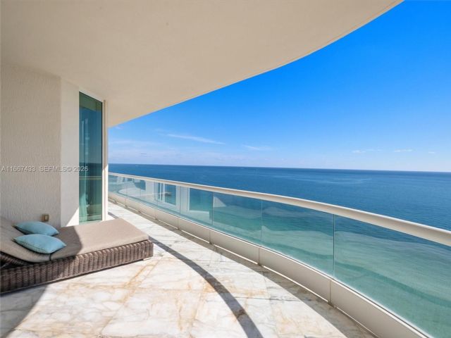  2 BR,  2.50 BTH &nbsp; style home in Sunny Isles Beach