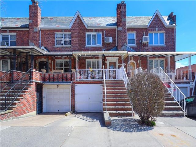  2 BR,  3.00 BTH &nbsp;Single family style home in Madison