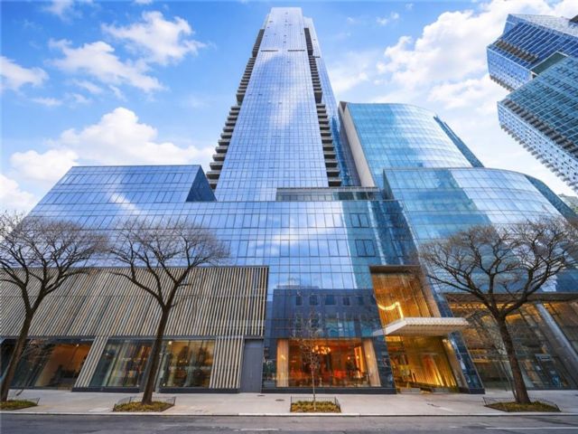  3 BR,  3.00 BTH &nbsp;Condominium style home in Long Island City