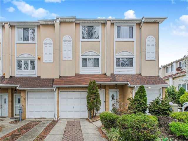  3 BR,  3.00 BTH &nbsp;Single family style home in Woodrow