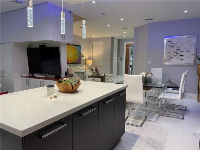  3 BR,  2.50 BTH &nbsp;Townhouse style home in Medley