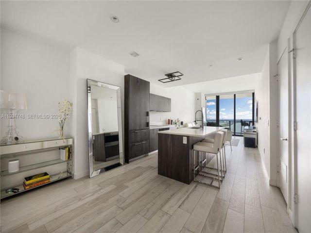  2 BR,  3.00 BTH &nbsp;Apartment style home in Miami