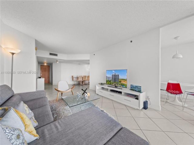 [Aventura Real Estate, listing number 3336261]