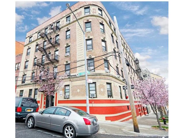  1 BR,  1.00 BTH &nbsp;Co-op style home in Longwood