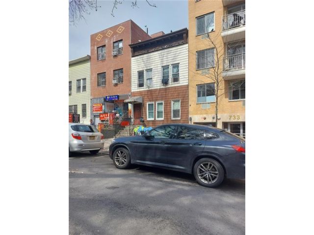 Studio,  0.00 BTH &nbsp;Multi-family style home in Sunset Park