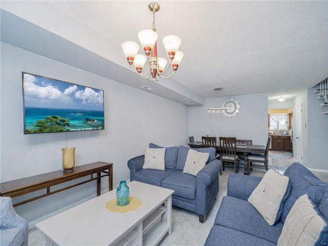  3 BR,  2.00 BTH &nbsp;Condominium style home in Arden Heights