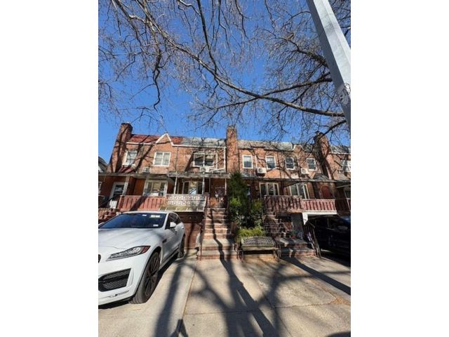  2 BR,  2.00 BTH &nbsp;Single family style home in Sheepshead Bay