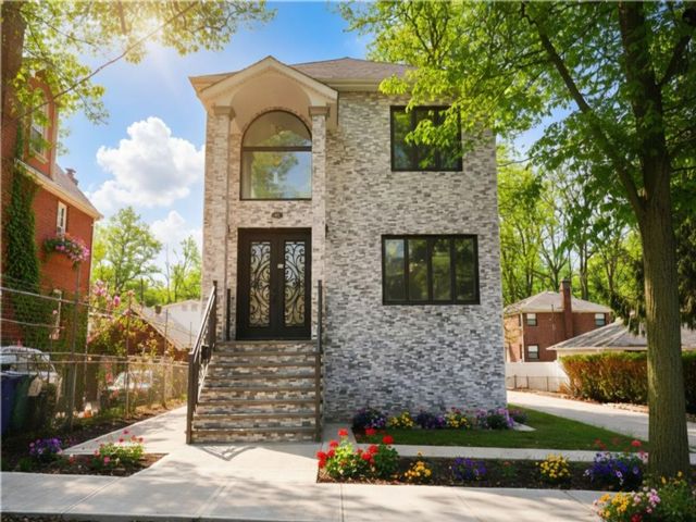 Studio,  0.00 BTH &nbsp;Multi-family style home in Dongan Hills-above Hylan