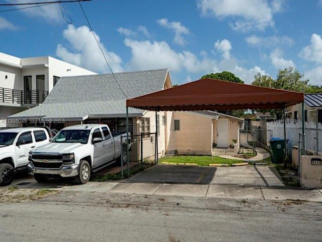  3 BR,  2.00 BTH &nbsp; style home in Miami