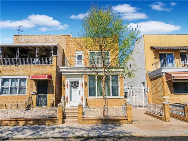 Studio,  0.00 BTH &nbsp;Multi-family style home in Bensonhurst