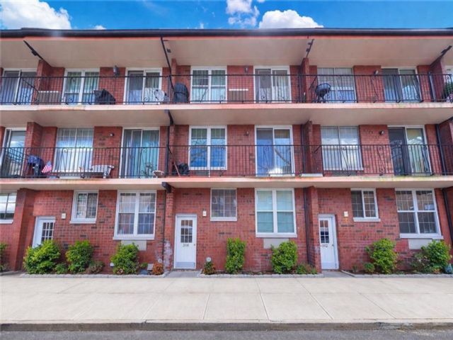  2 BR,  2.00 BTH &nbsp;Co-op style home in Bay Ridge