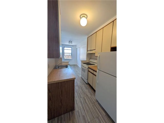 Studio,  1.00 BTH &nbsp;Co-op style home in Brighton Beach