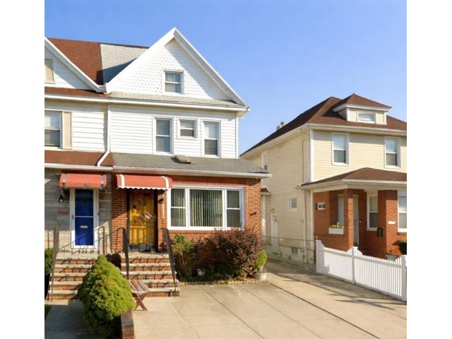  3 BR,  3.00 BTH &nbsp;Single family style home in Flatlands