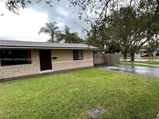  2 BR,  1.00 BTH &nbsp;Villa style home in Cooper City