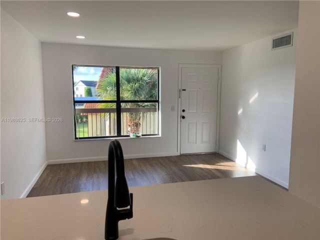 2 BR,  0.00 BTH &nbsp;Condo style home in Cooper City