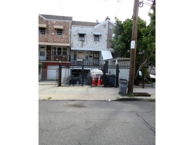 3 BR,  2.00 BTH &nbsp;Single family style home in Williamsbridge