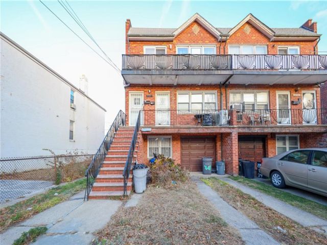  7 BR,  3.00 BTH &nbsp;Multi-family style home in Sheepshead Bay