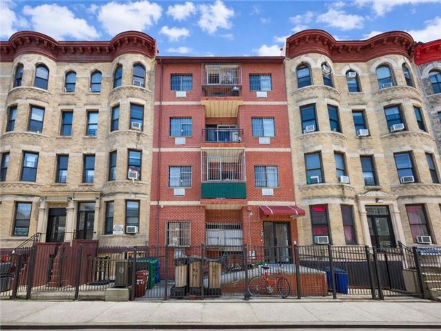  2 BR,  2.00 BTH &nbsp;Condominium style home in Sunset Park