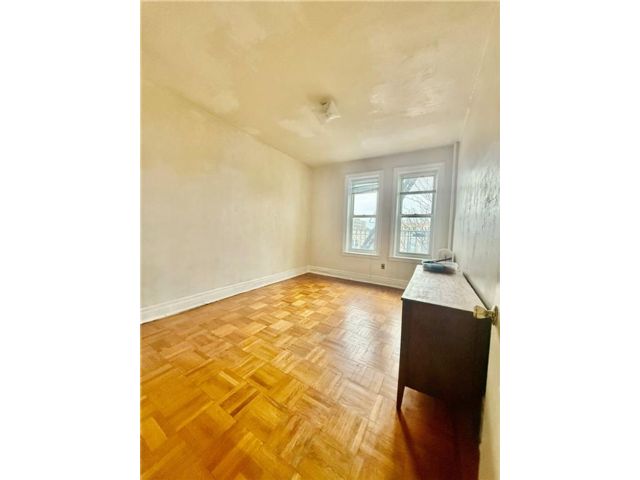  3 BR,  1.00 BTH &nbsp;Co-op style home in Bensonhurst