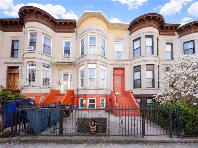  6 BR,  4.00 BTH &nbsp;Multi-family style home in Dyker Heights