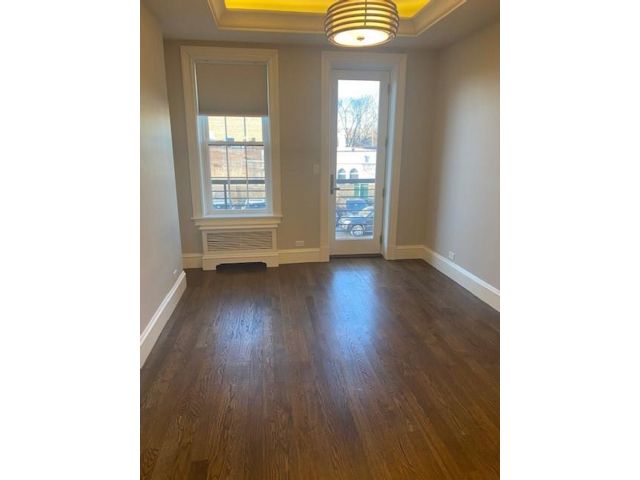  1 BR,  1.00 BTH &nbsp;Multi-family style home in Midwood