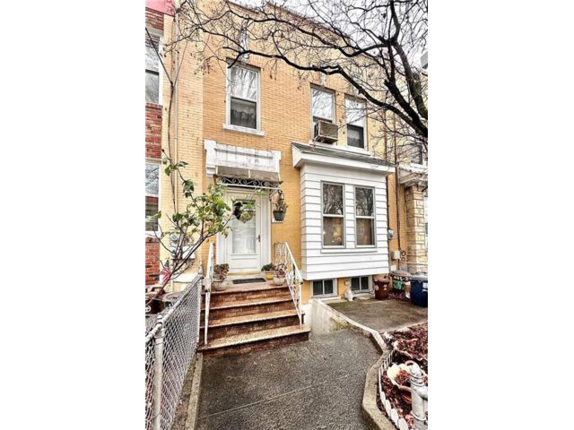 14 BR,  0.00 BTH &nbsp;Multi-family style home in Bensonhurst