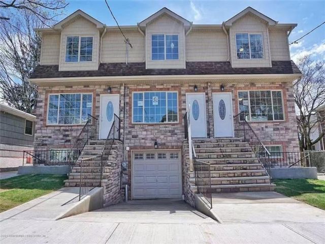  3 BR,  3.00 BTH &nbsp;Single family style home in Concord