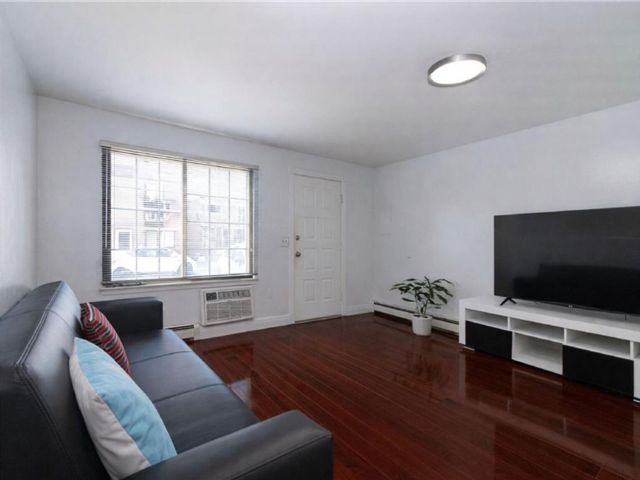  2 BR,  1.00 BTH &nbsp;Condominium style home in New Springville