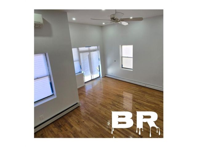  3 BR,  2.00 BTH &nbsp;Multi-family style home in Sheepshead Bay