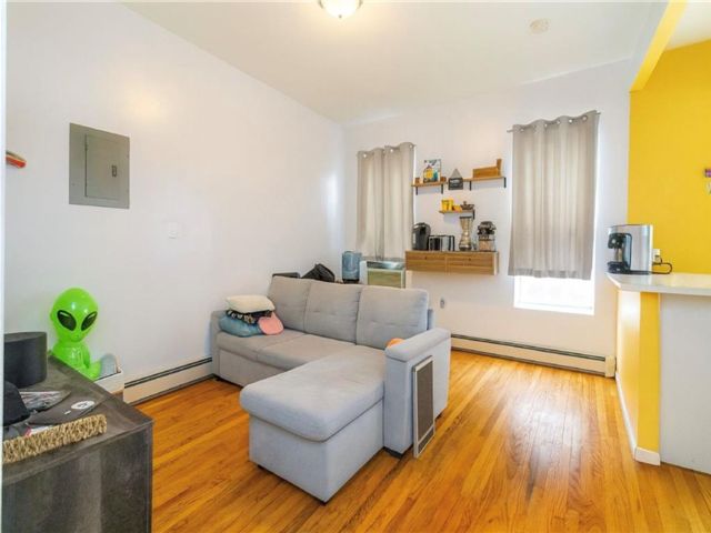 [Mott Haven Real Estate, listing number 3336433]