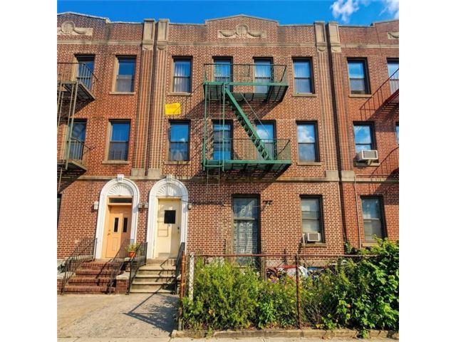 12 BR,  6.00 BTH &nbsp;Multi-family style home in Bensonhurst