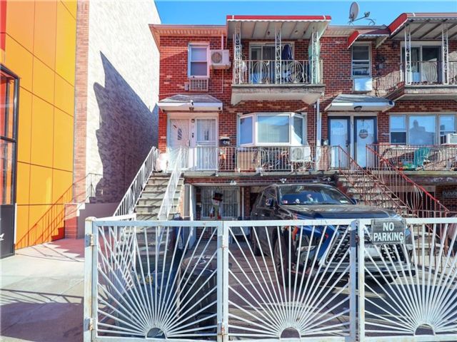  9 BR,  6.00 BTH &nbsp;Multi-family style home in Bath Beach