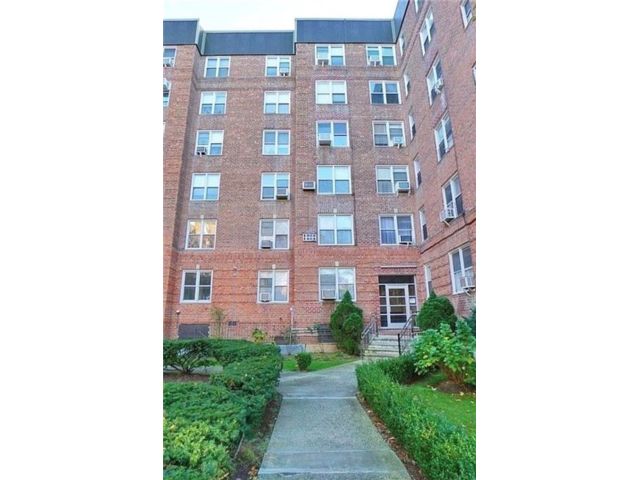  2 BR,  1.00 BTH &nbsp;Co-op style home in Sheepshead Bay