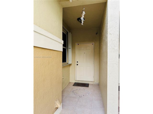  2 BR,  2.50 BTH &nbsp; style home in Weston