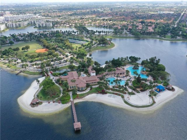  3 BR,  3.00 BTH &nbsp; style home in Medley