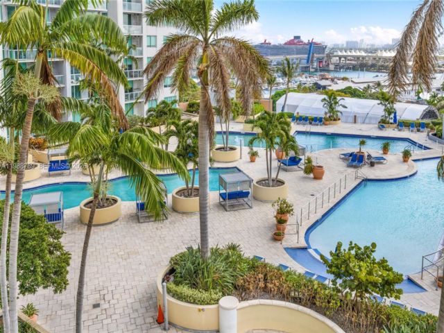  2 BR,  2.00 BTH &nbsp; style home in Miami