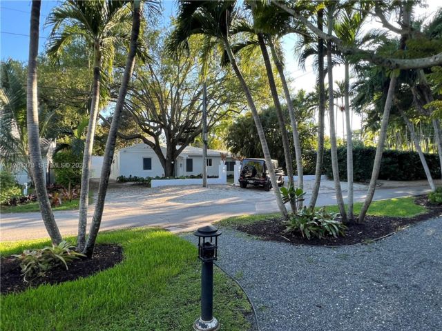  3 BR,  2.00 BTH &nbsp; style home in El Portal