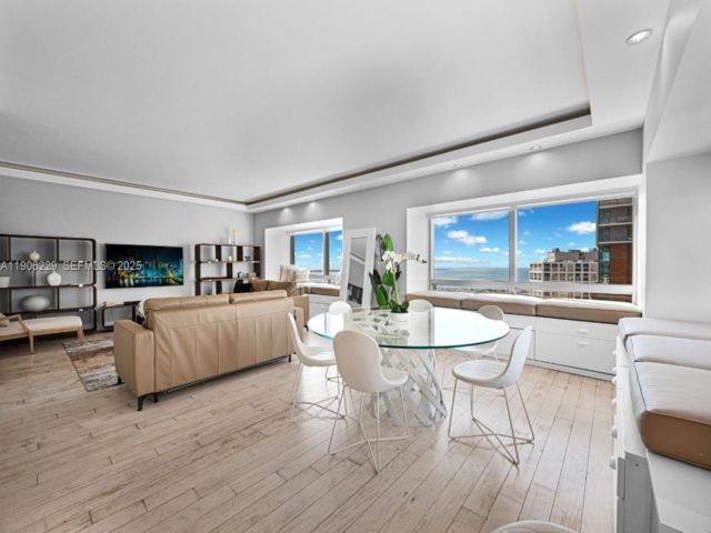  2 BR,  2.50 BTH &nbsp; style home in Miami