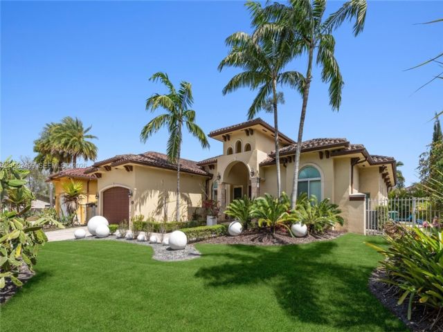  4 BR,  3.00 BTH &nbsp; style home in Miami