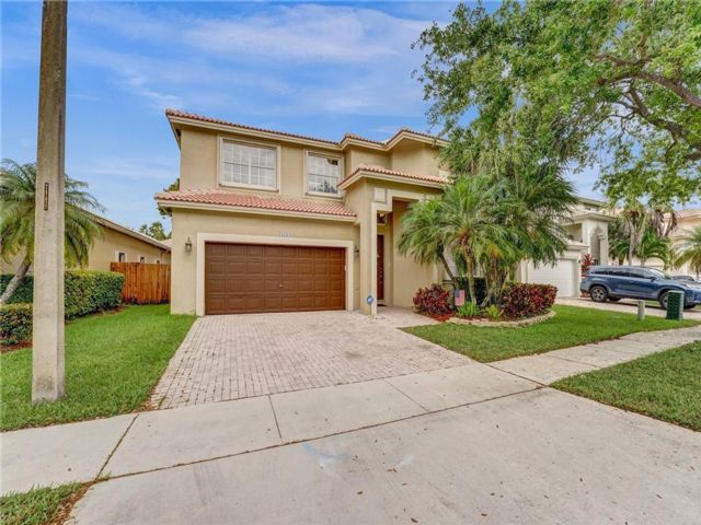  4 BR,  3.00 BTH &nbsp; style home in Pembroke Pines