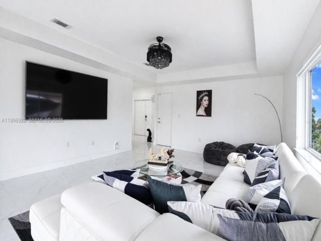 [PHOTO]