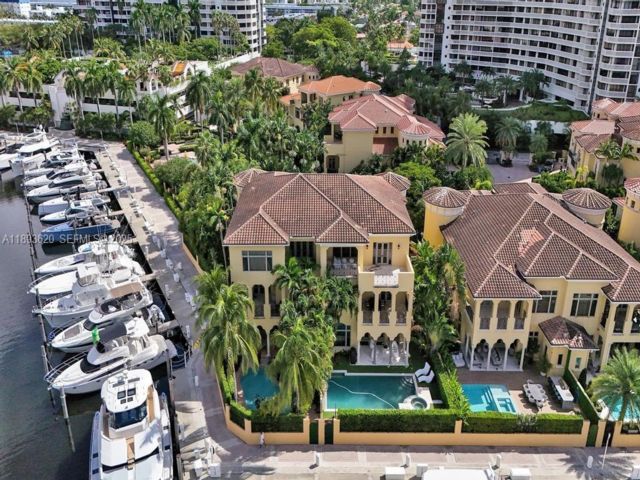  5 BR,  6.55 BTH &nbsp;Villa style home in Aventura