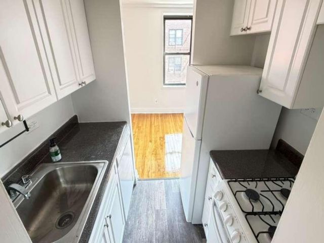 Studio,  1.00 BTH &nbsp; style home in Forest Hills
