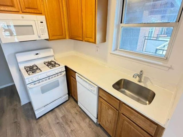  2 BR,  1.00 BTH &nbsp; style home in Bayside