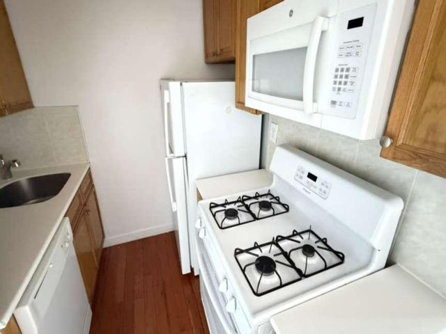  1 BR,  1.00 BTH &nbsp; style home in Bayside