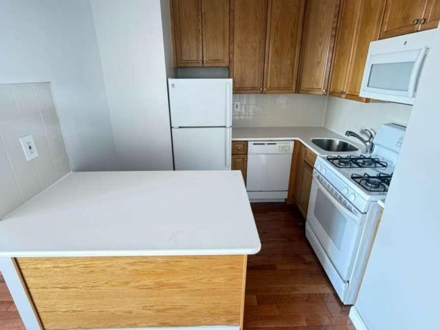  1 BR,  1.00 BTH &nbsp; style home in Bayside