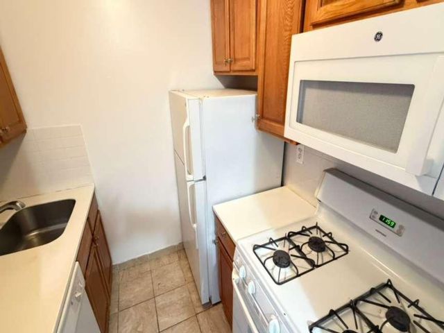  1 BR,  1.00 BTH &nbsp; style home in Bayside
