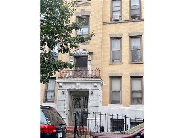 18 BR,  0.00 BTH &nbsp;Multi-family style home in Sunset Park
